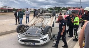 Takla atan otomobil güvenlik kameralarına yansıdı - Videolu Haber