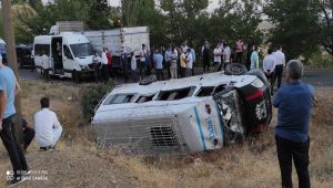 Tarım işçilerini taşıyan minibüs ile kamyonet çarpıştı: 12 yaralı