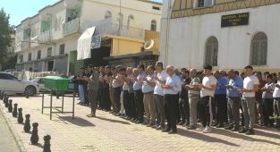 Tatil dönüşü kazada ölen 2 arkadaş toprağa verildi - Videolu Haber