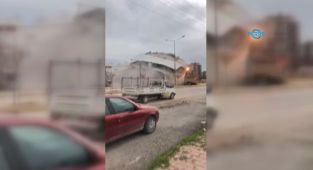 Tehlikeli yıkım anı paniğe neden oldu - Videolu Haber