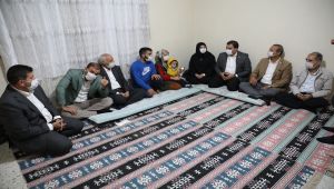 Tek tek kapılarını çaldı, misafirleri oldu - Videolu Haber