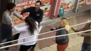 Telefon numarasını istediği kızlar tarafından dövüldü - Videolu Haber