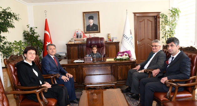 Temsili Vali’den Dünya Çocuklarına Barış Ve Kardeşlik Mesajı