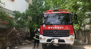 Teras katta çıkan yangın paniğe neden oldu - Videolu Haber