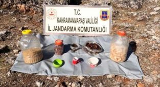 Terörle mücadele operasyonu: Mağarada yaşam malzemeleri ele geçirildi
