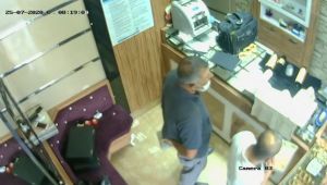 Tezgahtaki 50 bin doları çalarak kayıplara karıştı - Videolu Haber