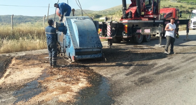 TIR'dan Düşen 20 Tonluk Çamur Pompası 2 Saat Yol Kapattı