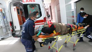 Tır, hafif ticari araca arkadan çarptı: 4 yaralı