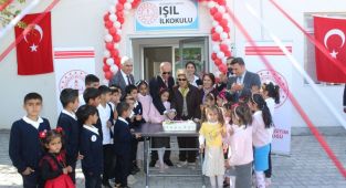 Trabzonlu Işıl çifti emekli ikramiyeleriyle Taşlıca köyüne okul açtı