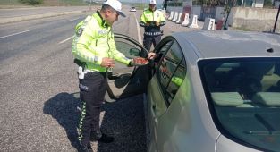 Trafik polislerinin bayram mesaisi