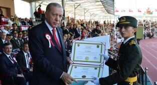 TSK’da bir ilk: Kadın Teğmenler tarih yazdı