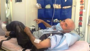 Türbe bekçisi silahla ayağından vuruldu