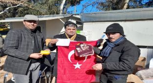 Türk Bayrağı'na sarılı çeyiz ve bebek patiği not duygulandırdı - Videolu Haber
