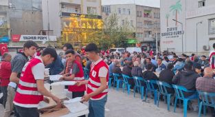 Türk Kızılay'ı Kahta’da 750 kişilik iftar yemeği verdi
