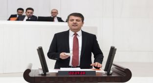 Tutdere: Giysi yardımıyla sadece TÜİK'ten 4 çift çorap alabilirler