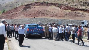 Tütün üreticileri yolu trafiğe kapattı - Videolu Haber