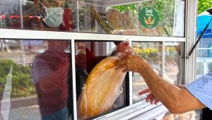 Ücretsiz ekmek dağıtımı sürüyor