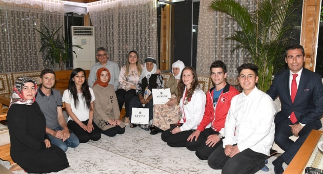 Ulu Çınarlar Ve Genç Fidanlar Vali Konağında İftarda Buluştu