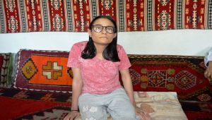 Üniversiteyi kazanan Esra’nın tek hayali akülü sandalye - Videolu Haber