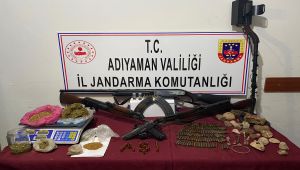 Uyuşturucu tacirlerinin evinden cephanelik çıktı - Videolu Haber
