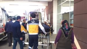 Üzerlerine demir kapı düşen dede ile torunu yaralandı - Videolu Haber