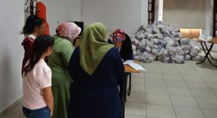Vahap Küçük Hayır Çarşısı hizmete devam ediyor