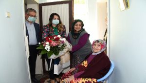 Vali Aykut Pekmez’den Asırlık Çınara Anneler Günü Ziyareti