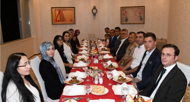 Vali Aykut Pekmez’den Vali Yardımcısı Ve Kaymakama Veda Yemeği