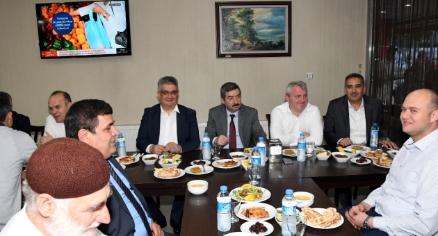 Vali Aykut Pekmez, Özel İdare Çalışanları İle İftarda Buluştu
