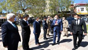 Vali Çuhadar, depremde hasar gören Gerger ilçesinde incelemede bulundu