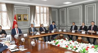 Vali Çuhadar, ilçe kaymakamlarıyla toplantı yaptı