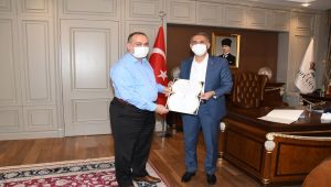 Vali Çuhadar kurban bağışında bulundu
