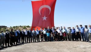 Vali Çuhadar, Olgunlar köyünde Türk Bayraklı atlı eskortlarla karşılandı