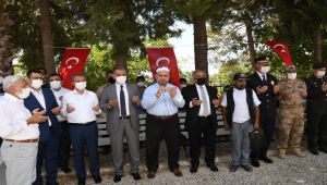Vali Çuhadar ve il protokolü’nden şehitlik ziyareti