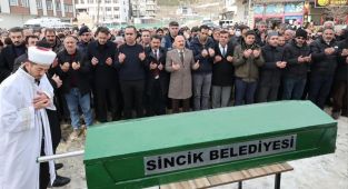 Vali Dr. Varol, İl Genel Meclis Üyesi Abuzer Yaşar'ın cenaze törenine katıldı