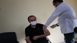 Vali Erin ilk doz aşısını yaptırdı - Videolu Haber