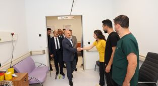 Vali Osman Varol, Çelikhan Devlet Hastanesinde incelemelerde bulundu