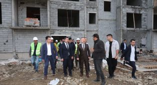 Vali Osman Varol, Sincik'te deprem konutlarını inceledi