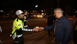 Vali Pekmez'den Polislere Çorba İkramı - Videolu Haber