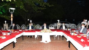 Vali Pekmez, onuruna veda yemeği düzenlendi
