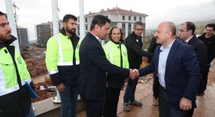 Vali Varol, afet konutlarını inceledi