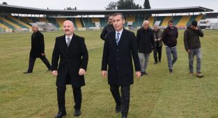 Vali Varol, Atatürk Stadyumunda incelemede bulundu