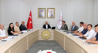 Vali Varol başkanlığında İl Özel idaresi değerlendirme toplantısı yapıldı