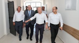 Vali Varol, Çelikhan Atatürk İlkokulunu ziyaret etti