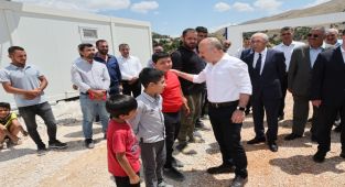 Vali Varol, Çelikhan'da vatandaşların ihtiyaç ve taleplerini dinledi