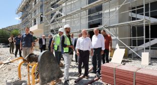 Vali Varol, Çelikhan Devlet Hastanesi inşaatını inceledi