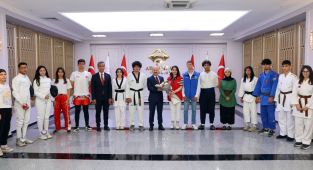 Vali Varol: Cumhuriyetin geleceği gençlerin omuzlarında