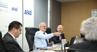 Vali Varol 'Deprem' temalı değerlendirme toplantısında katıldı