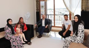 Vali Varol, depremzedeleri yapılan konutlarda ziyaret etti