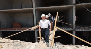 Vali Varol, İndere Bölgesinde yapılan deprem konutlarını inceledi